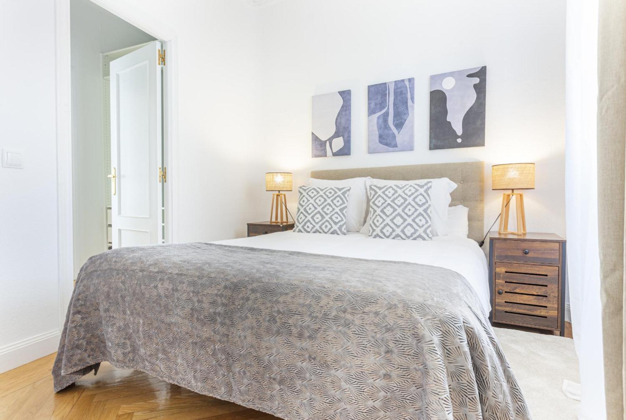 Apartamento Santa Ana Place En Madryt Zewnętrze zdjęcie